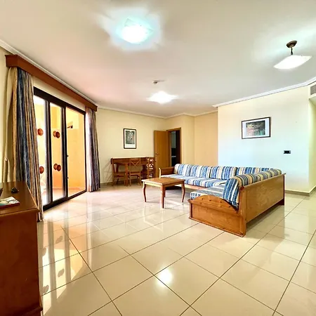 Junior Suite, Swiming Pool, Wifi, Ac, Well Connected 아파트